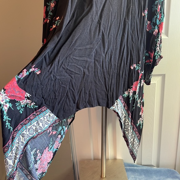 EUC Flying Tomato Floral Kimino Size M/L - Picture 9 of 10